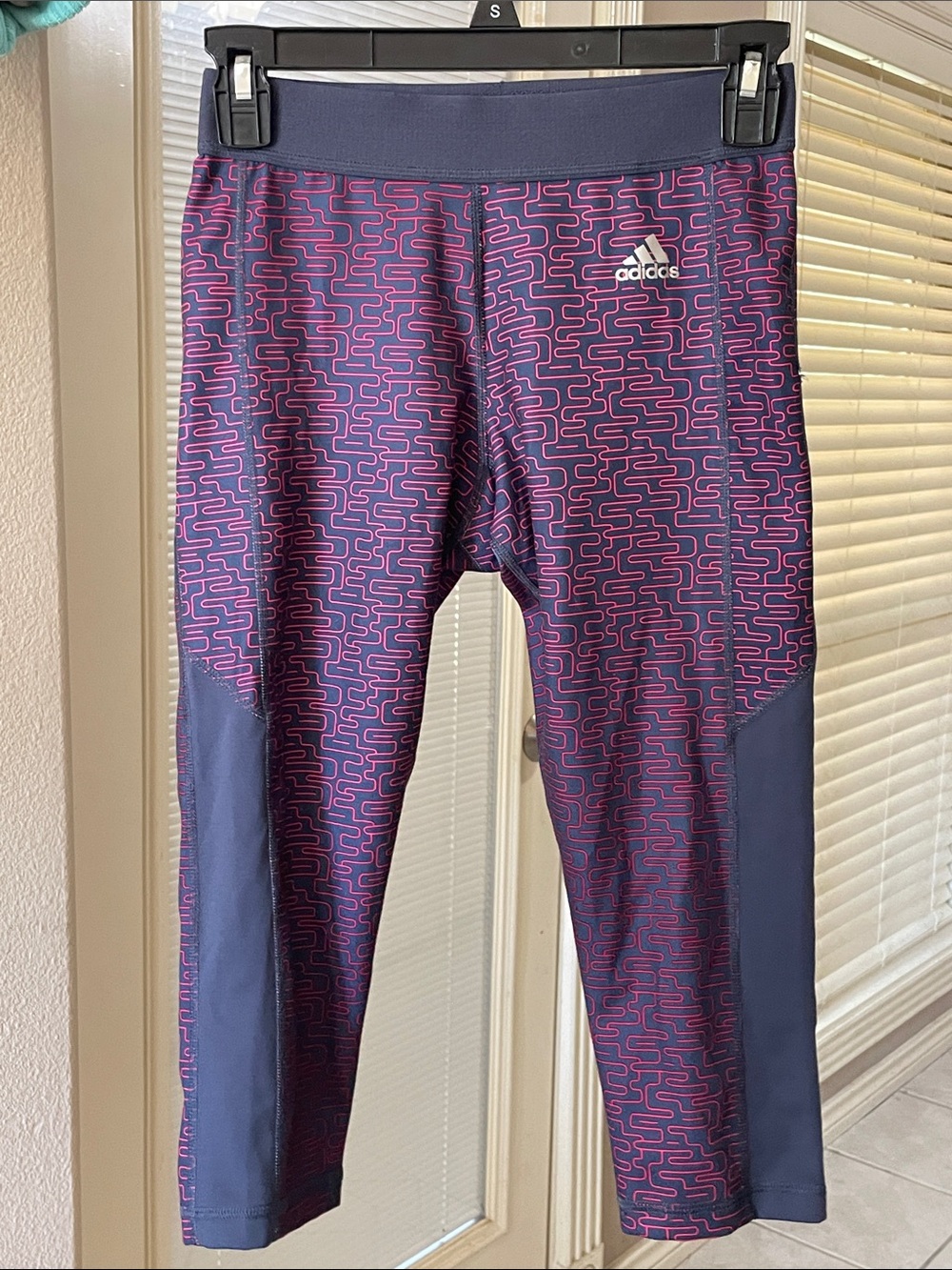 Adidas Bunale - 2
Leggings (S) & Sweatshirt (M) - Picture 12 of 16